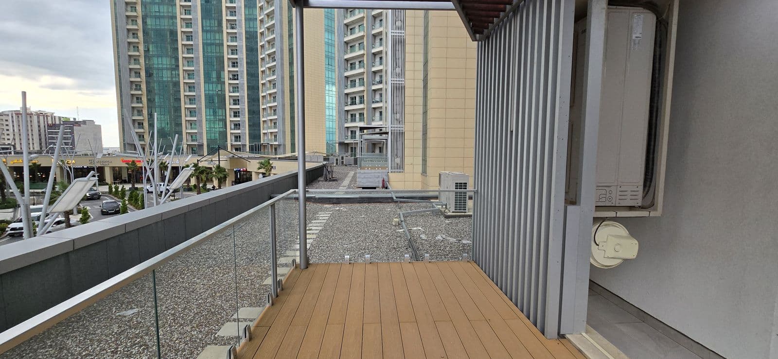 Terrace of the Empire Square ES2 apartment